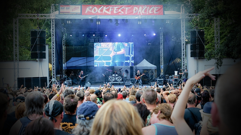 Fans a stage Rockfest Dačice/foto: Honza Švanda