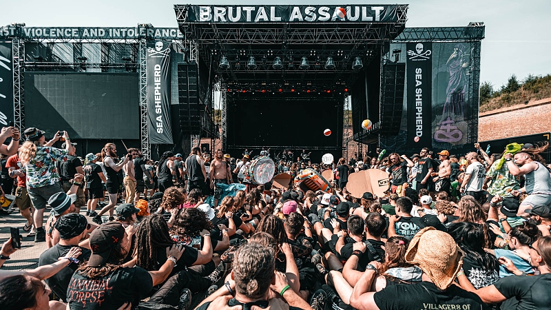 Brutal Assault, areál, stage a fans/foto: Jakub Smolík